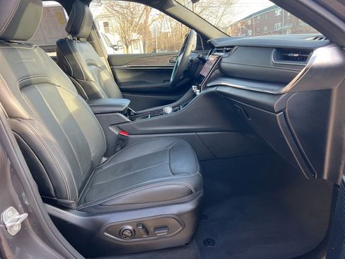 Used 2023 Jeep Grand Cherokee Overland image 27