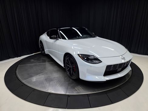Used 2023 Nissan Z w/ Floor Mat Package (L93) RWD image 7
