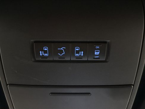 Used 2017 Dodge Grand Caravan SXT FWD image 34
