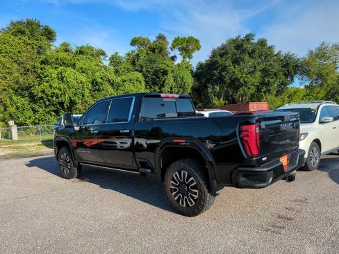 Used 2024 GMC Sierra 3500 Denali Ultimate AWD/4WD image 3