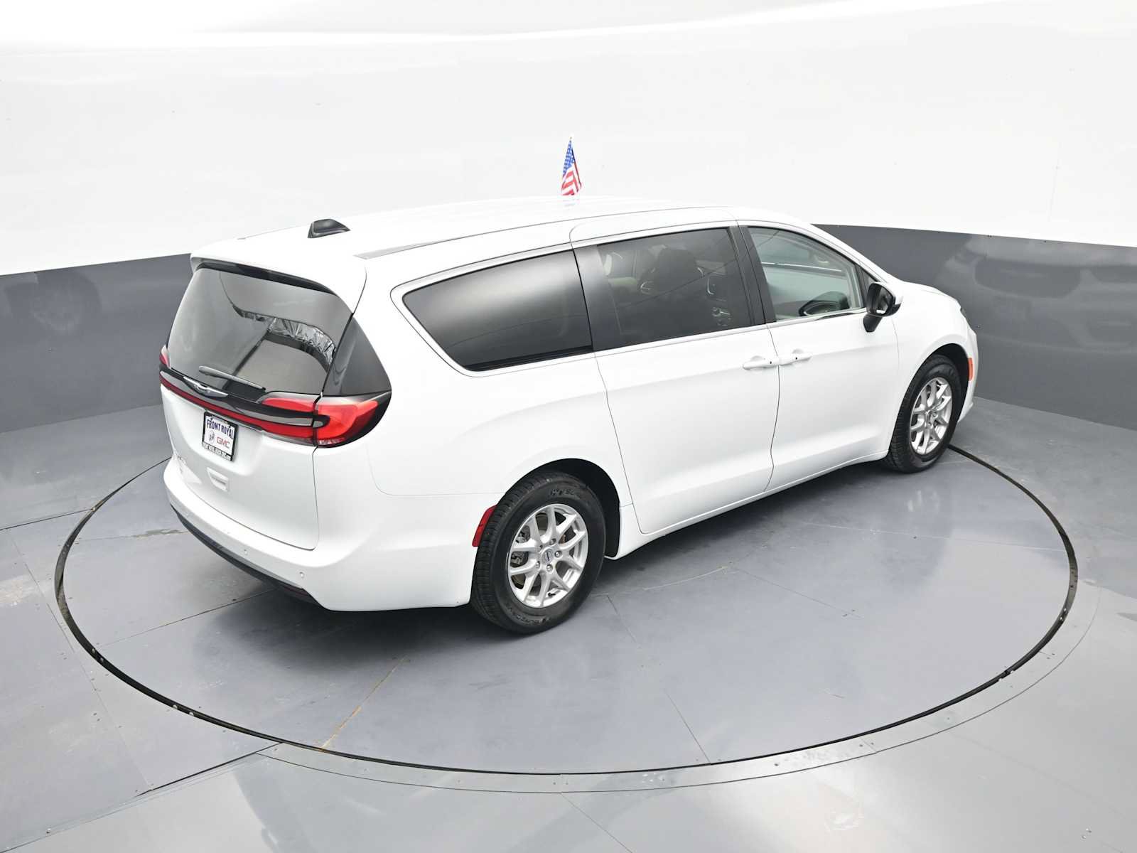Used 2023 Chrysler Pacifica Touring-L FWD image 31