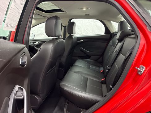 Used 2016 Ford Focus SE w/ Equipment Group 201A FWD image 9