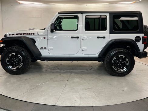 Used 2025 Jeep Wrangler Unlimited Rubicon AWD/4WD image 2