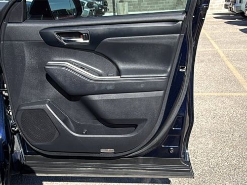 Used 2024 Toyota Highlander XSE image 28