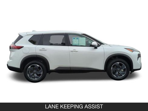 Used 2025 Nissan Rogue SV image 6