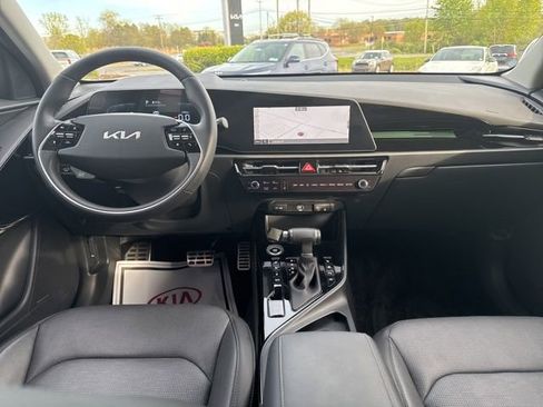 Certified 2025 Kia Niro SX Touring FWD image 14