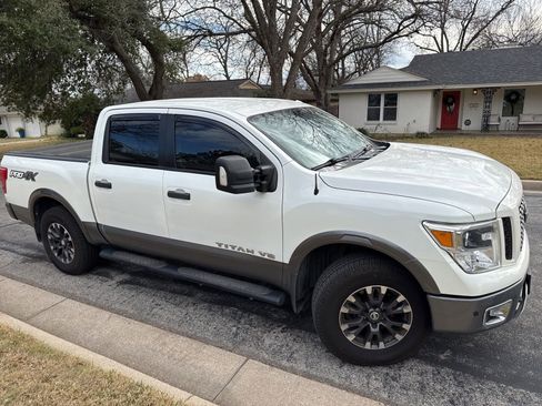 Used 2018 Nissan Titan PRO-4X w/ Pro-4x Convenience Package image 13