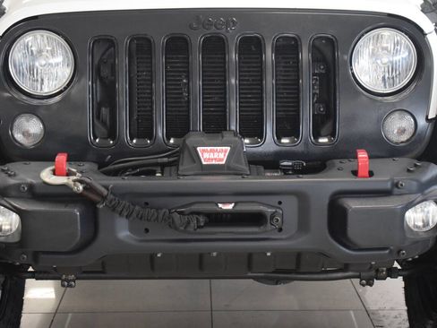 Used 2014 Jeep Wrangler Unlimited Sahara AWD/4WD image 8