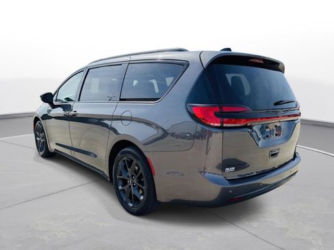 Used 2023 Chrysler Pacifica Touring-L w/ Uconnect Theater Family Group image 44