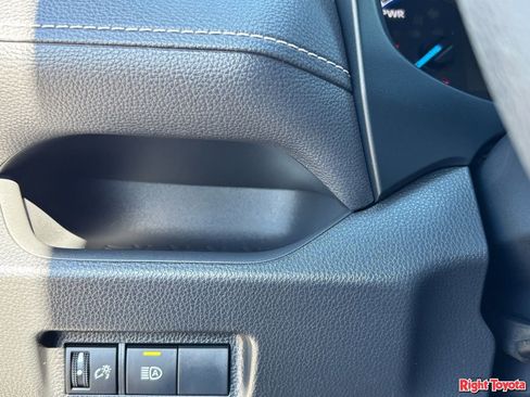 Certified 2025 Toyota RAV4 LE AWD/4WD image 31