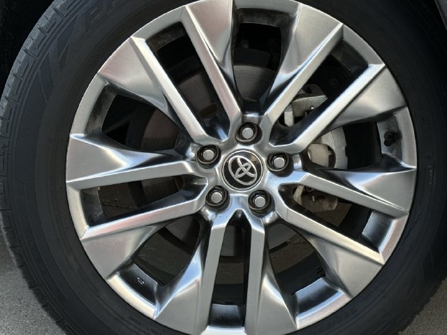 Used 2021 Toyota RAV4 XLE Premium FWD image 11