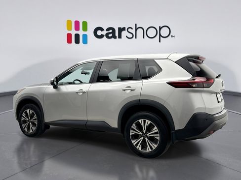 Used 2023 Nissan Rogue SV image 3