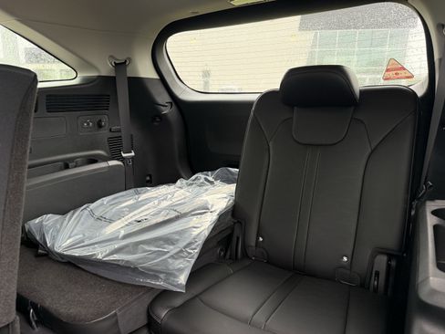 New 2025 Kia Sorento S image 15