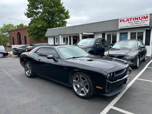 Used 2012 Dodge Challenger R/T RWD image 1
