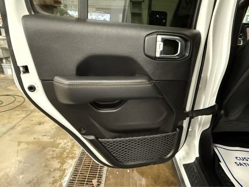 Used 2023 Jeep Gladiator Overland image 21