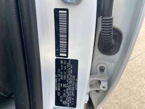 Used 2025 Kia K4 LXS image 32