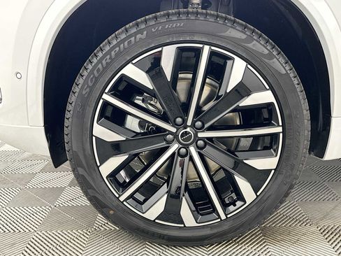 New 2025 Volvo XC90 B5 Plus w/ Protection Package Premier image 31