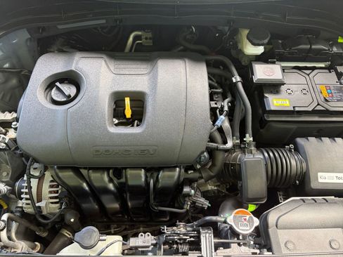 Used 2025 Kia Soul LX w/ LX Technology Package FWD image 30