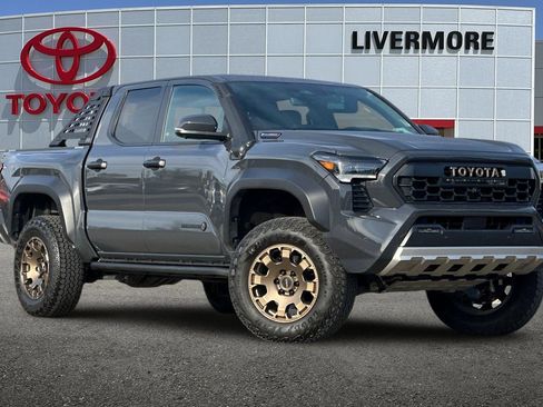 Certified 2024 Toyota Tacoma Trailhunter image 2