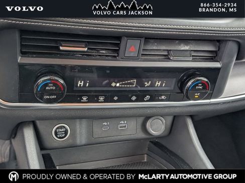 Used 2023 Nissan Rogue SV image 16