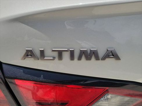Used 2024 Nissan Altima 2.5 SV FWD image 8