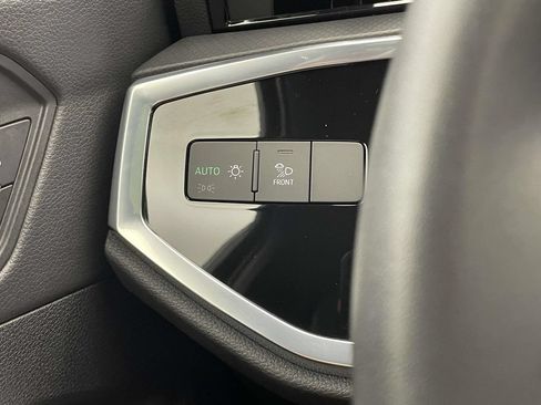 Certified 2025 Audi Q3 2.0T Premium w/ Convenience Package AWD/4WD image 36