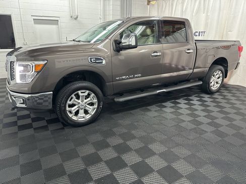 Used 2016 Nissan Titan SL AWD/4WD image 4