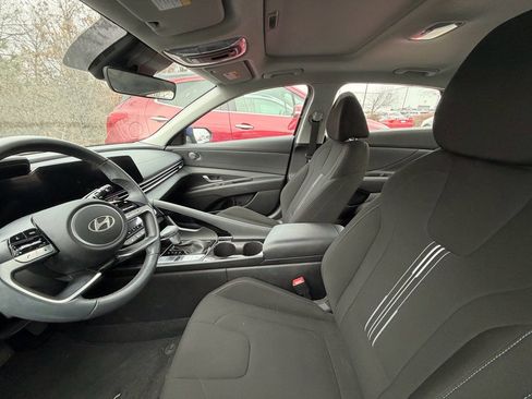 Certified 2024 Hyundai Elantra SEL w/ Convenience Package image 9