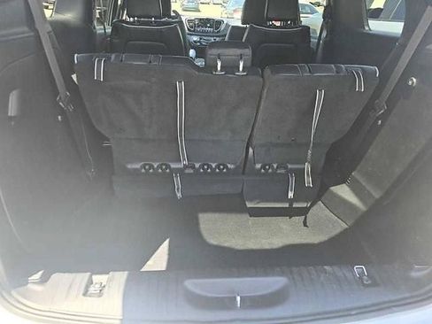 Used 2026 Chrysler Pacifica Limited FWD image 7