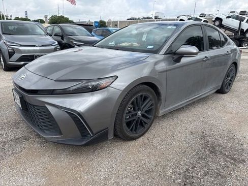 Used 2025 Toyota Camry SE FWD image 2