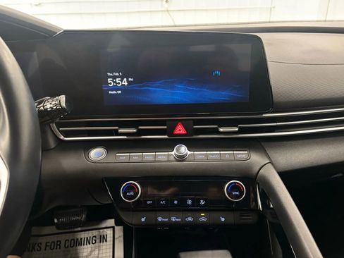 Used 2023 Hyundai Elantra SEL w/ Convenience Package image 39