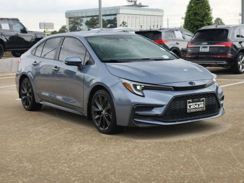 Used 2024 Toyota Corolla SE FWD image 3