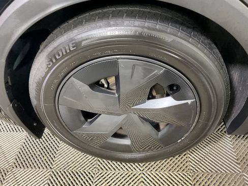 Used 2024 Toyota Prius Prime FWD image 10