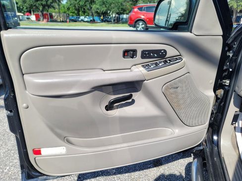 Used 2006 Chevrolet Avalanche Z66 w/ Sun And Sound Package RWD image 9