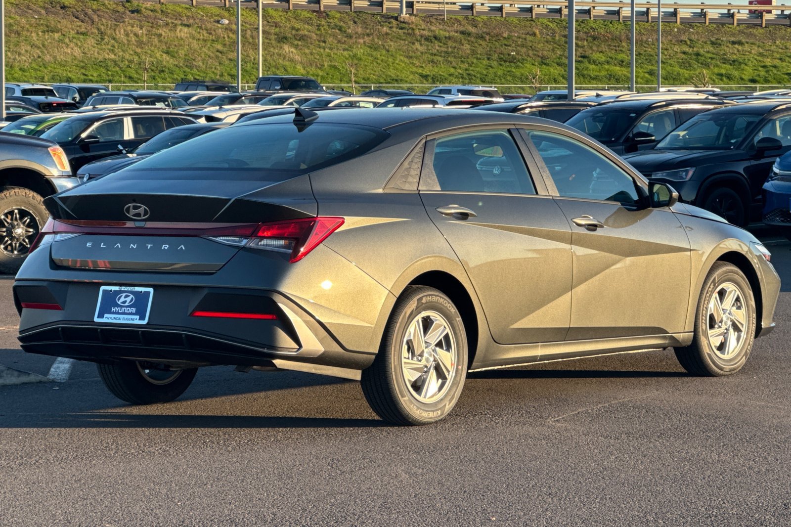 Used 2026 Hyundai Elantra SE FWD image 3