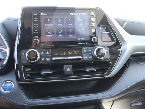 Used 2022 Toyota Highlander XLE AWD/4WD image 18