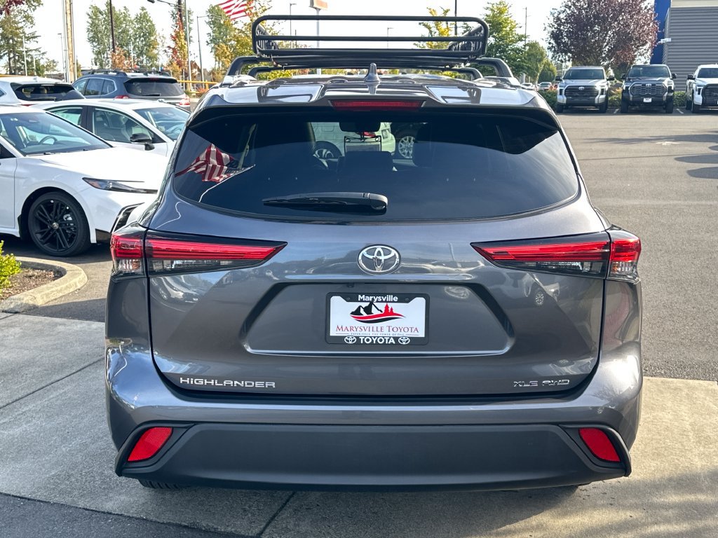Used 2023 Toyota Highlander XLE AWD/4WD image 4