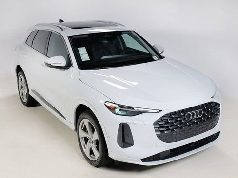 Used 2025 Audi Q5 Premium Plus w/ Premium Plus AWD/4WD image 4