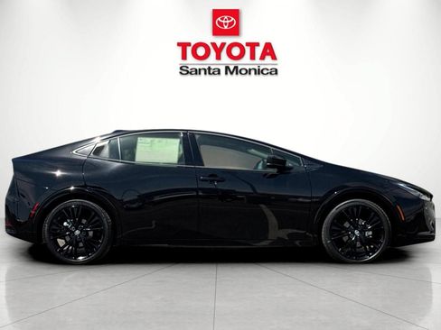 New 2027 Toyota Prius FWD image 2