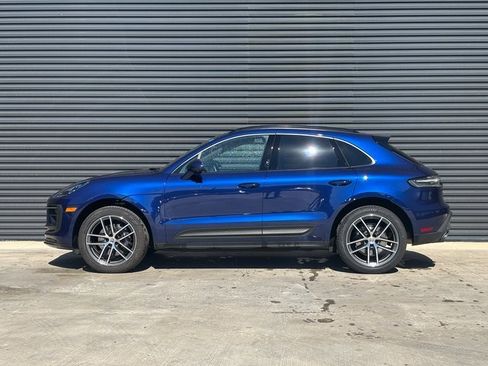 Certified 2025 Porsche Macan image 2