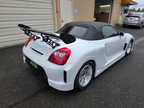 Used 2000 Toyota MR2 RWD image 7