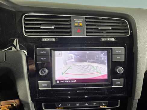 Used 2020 Volkswagen Golf S image 19