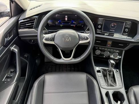 Certified 2024 Volkswagen Jetta SE FWD image 17