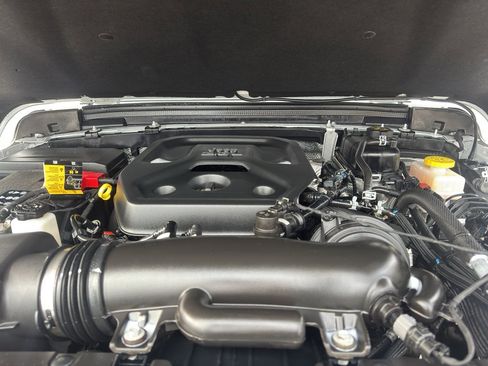 Used 2024 Jeep Wrangler Sport S image 10