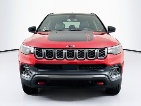 Used 2025 Jeep Compass Trailhawk AWD/4WD image 2