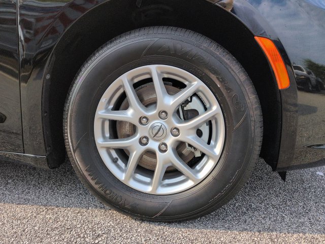 Certified 2025 Chrysler Pacifica Select FWD image 10