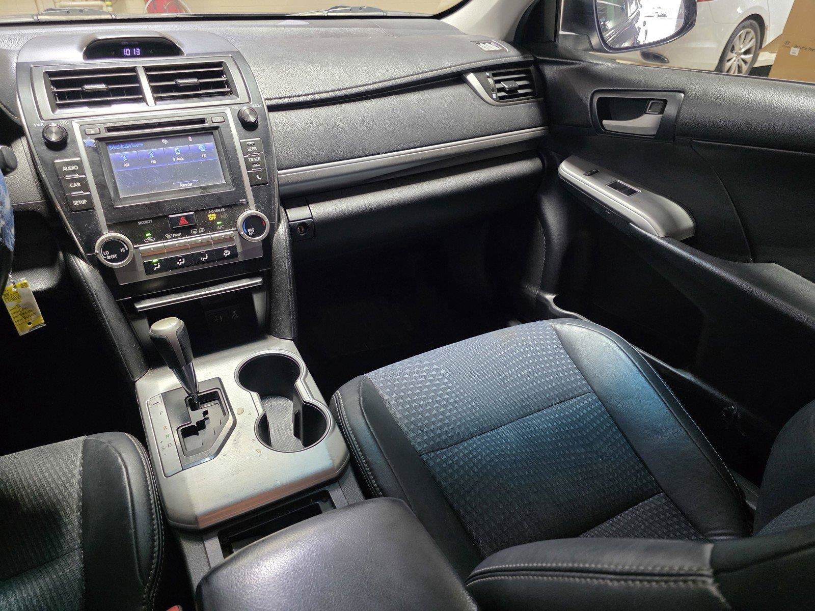 Used 2014 Toyota Camry SE w/ Fleet Convenience Package FWD image 13