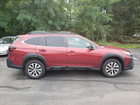 Used 2024 Subaru Outback Premium AWD/4WD image 2