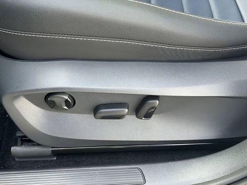 New 2026 Volkswagen Taos SEL image 12