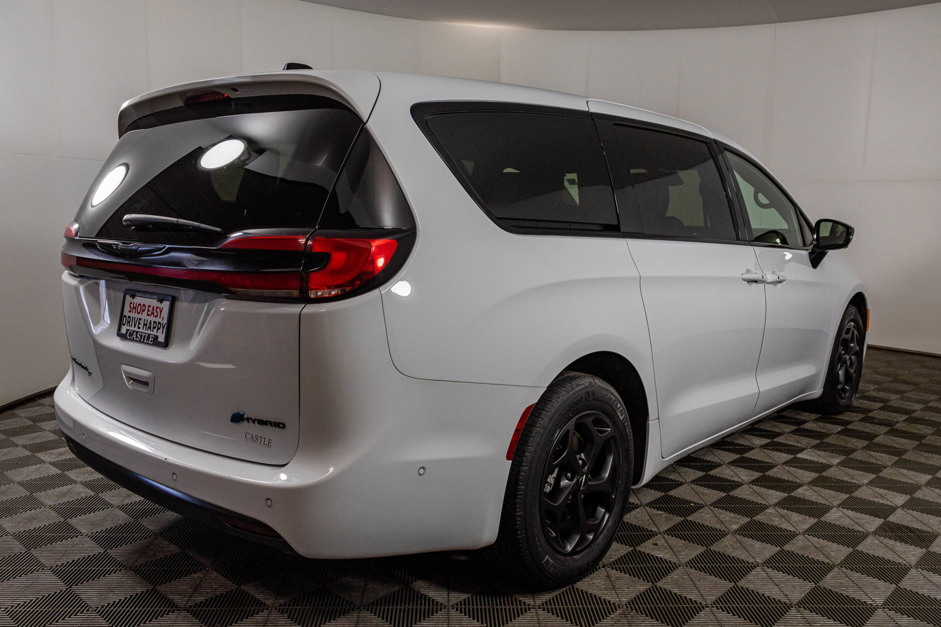 Used 2024 Chrysler Pacifica Limited FWD image 18